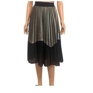 Studio West Apparel large metallic gold pleated skirt SK2 3326